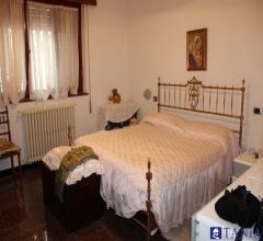 Case - Carrara attico al piano quinto