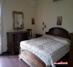Case - Carrara attico al piano quinto