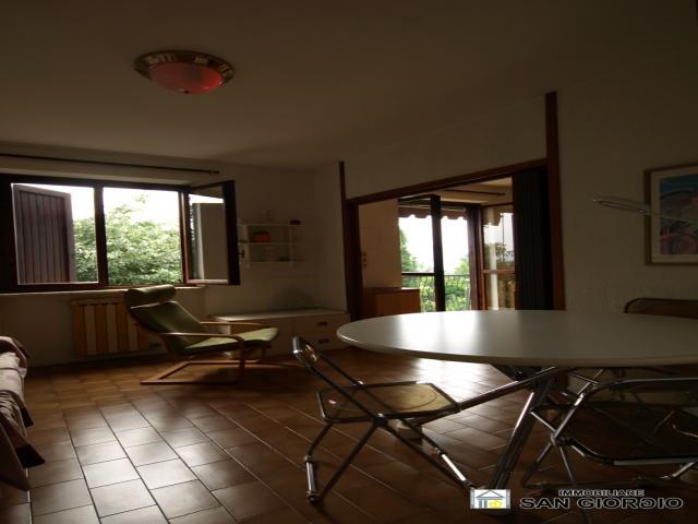 Case - Perledo, località tondello,  vendesi tri-quadrilocale su due livelli, con garage, cantina e ripostig