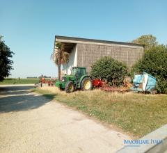 Case - Terreno agricolo con abitazione e capannone