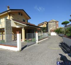 Case - Villa in complesso a schiera di sole tre unita' tra marina e avenza rif 3467