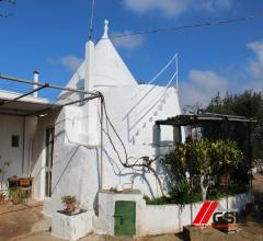 Case - Ostuni, trullo con lamia