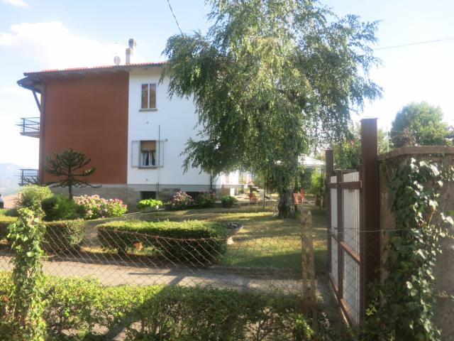 Case - Villetta con due appartamenti garge e grande giardino