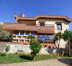 Case - Villa con piscina fronte mare-isola delle femmine