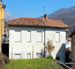 Case - Casa di corte con due appartamenti e piccola area esterna