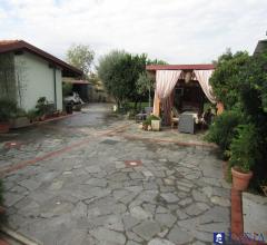 Case - Villa ristrutturata sulle colline di lucca con piscina e magnifico panorama