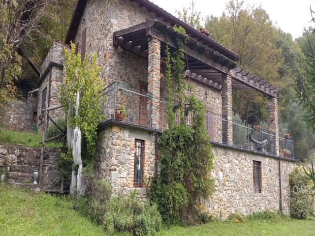 Case - Casale in sasso con terreno