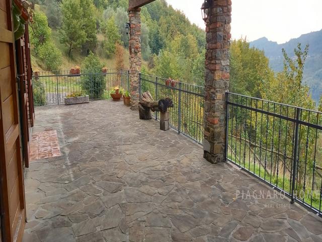 Case - Casale in sasso con terreno