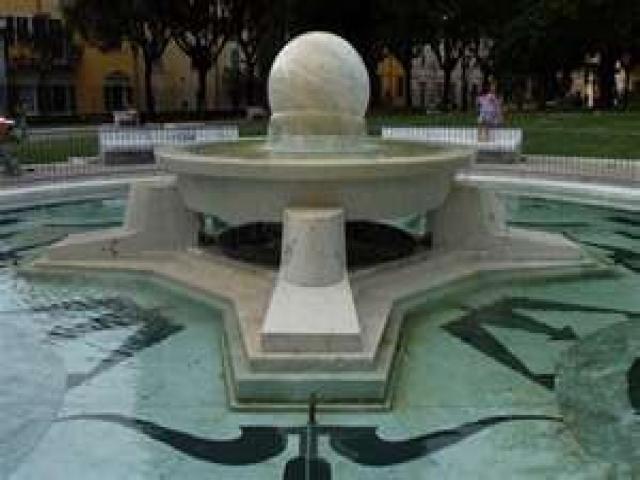 Appartamenti in Vendita - Fondo commerciale centro carrara