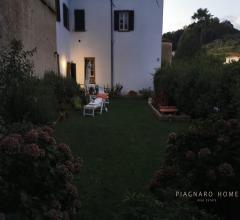 Case - Appartamento nel centro storico con giardino privato