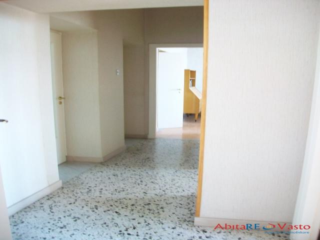 Appartamenti in Vendita - Appartamento centralissimo di ampia metratura, con cantina