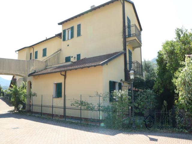 Case - Appartamento bilocale con giardino e posto auto in vendita a garlenda