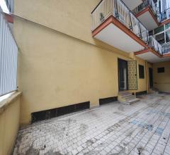 Case - Marano - c.so europa      appartamento di 4 vani al piano rialzato con ampio terrazzo a livello