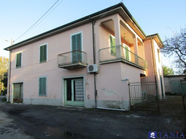 Casa indipendente da ristrutturare a massa rif 3269 Case - Casa indipendente da ristrutturare a massa rif 3269