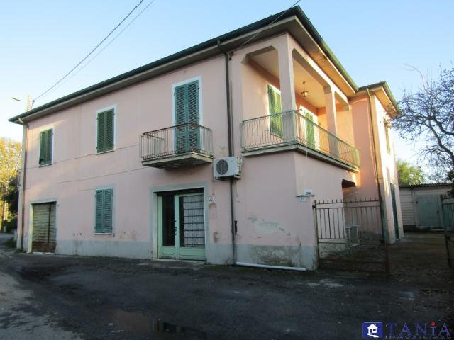 Case - Casa indipendente da ristrutturare a massa rif 3269