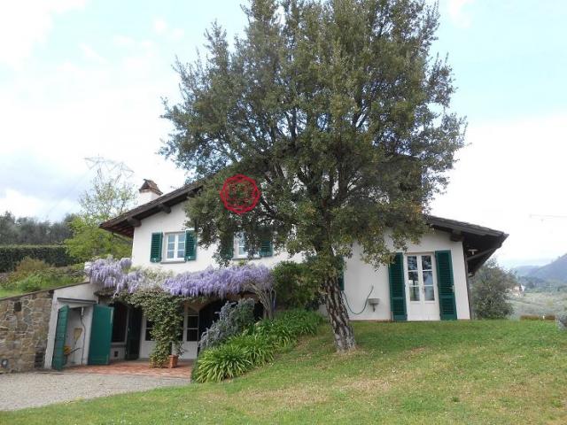 Case - Villa con giardino - a 12 km da lucca