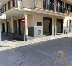 Case - Locale 55 mq adiacente corso principale