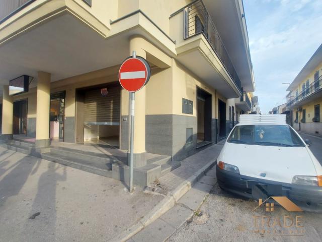 Case - Locale 55 mq adiacente corso principale