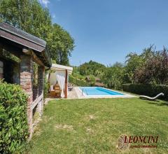 Appartamenti in Vendita - Vendesi casale di campagna con piscina e terreni