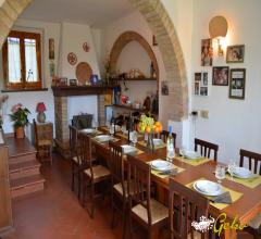Appartamenti in Vendita - Vendesi casale di campagna con piscina e terreni