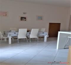 Case - Ampio appartamento con ingresso indipendente