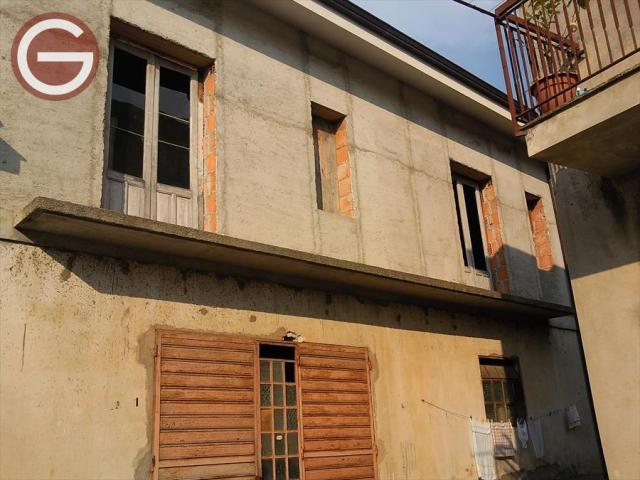 Appartamenti in Vendita - Casa indipendente in vendita a cittanova zona semicentrale