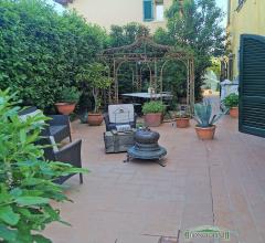 Case - Appartamento con giardino a massa e cozzile