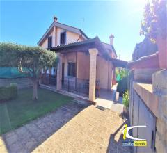 Cerveteri - rifinitissima villa su tre livelli con giardino di 230 mq