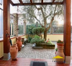 Case - Casa con giardino in vendita a massa