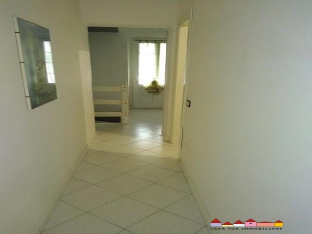 Case - Casa con giardino in vendita a massa