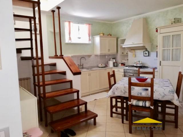 Case - Casa con giardino in vendita a massa