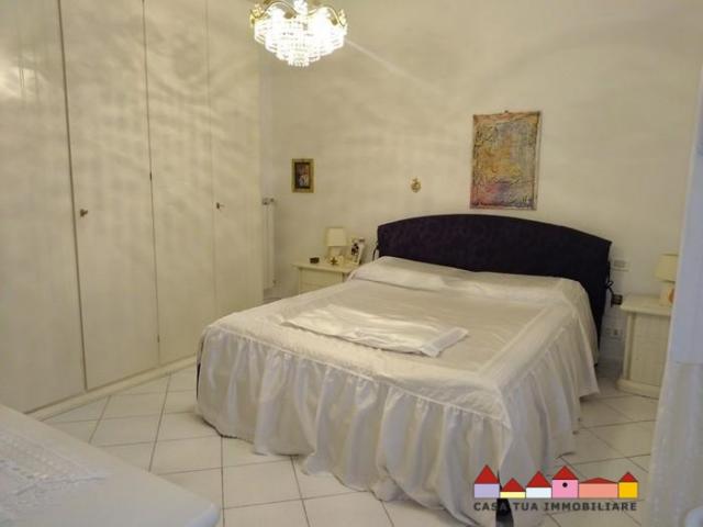 Case - Casa con giardino in vendita a massa