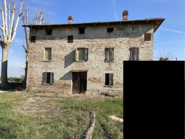 Case - Rustico in sassi da ristrutturare con stalla/fienile e giardino a fontanellato