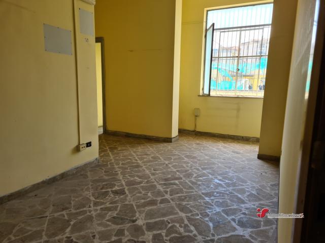 Case - Locale commerciale c/1-leonardo da vinci