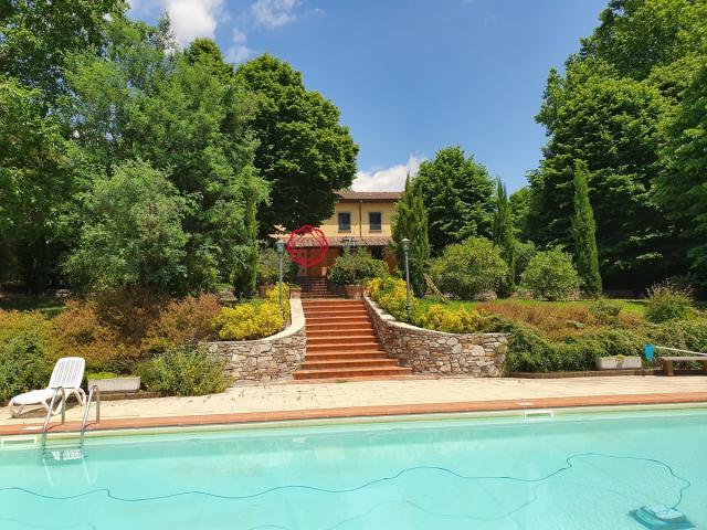 Case - Villa padronale con piscina e campo da tennis