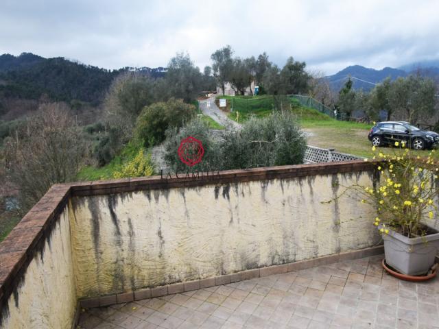 Case - Casolare in vendita sulle colline tra lucca e camaiore