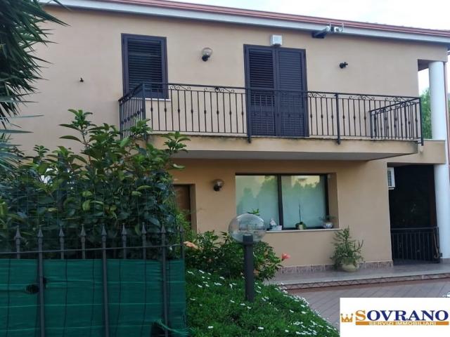 Appartamenti in Vendita - Carini/villagrazia di carini: villa bifamiliare su 3 livelli con spazio esterno