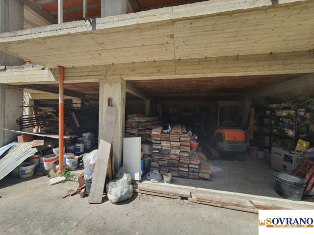Bagheria: palazzina indipendente con garage in corso di costruzione