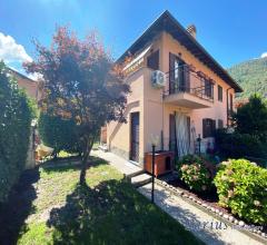 Trilocale con balcone, giardino e posto auto coperto