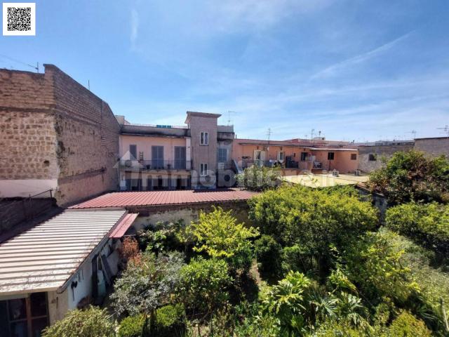 Appartamento con giardino,terrazzo ,zona poggioreale