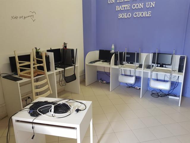 Case - Fittasi locale arredato per call center