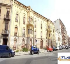 Case - Piazza p.pe di camporeale/corso finocchiaro aprile: edificio storico-artistico su 3 piani