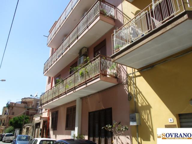 Case - Ristrutturato appartamento con terrazzo