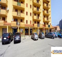 Case - Carini: locale commerciale cat. c/1 mq 70