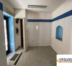 Case - Carini: locale commerciale c/1 mq 40 con doppio ingresso