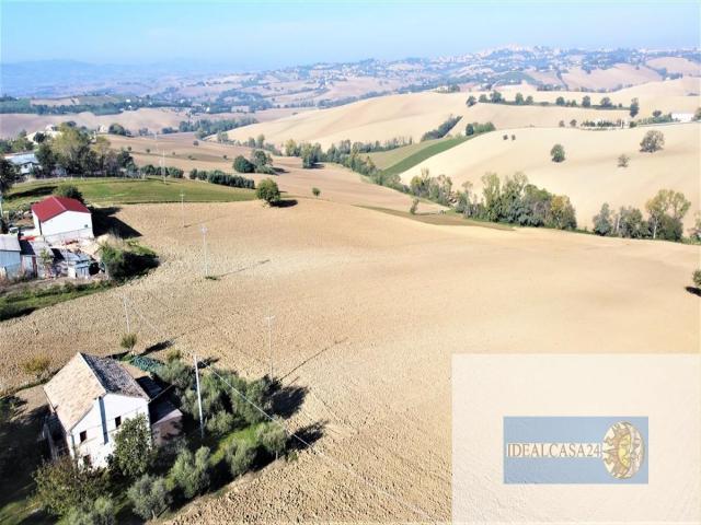 Appartamenti in Vendita - Terreno agricolo in vendita a montefano montefanovecchio