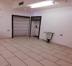 Case - Barberini tritone, negozio in locazione