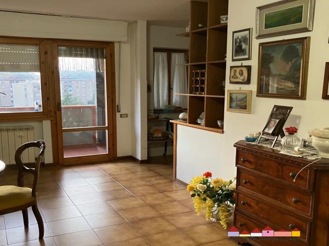 Case - Carrara località bonascola comodo appartamento con garage
