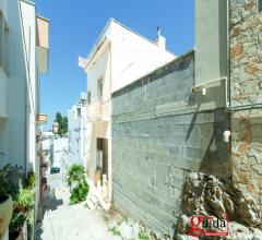 Case - Indipendente centro storico terra cielo con terrazzo panoramico da ristrutturare