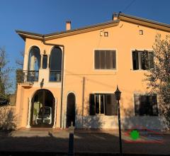 Case - Splendida villa bifamiliare con 3000 mt di giardino